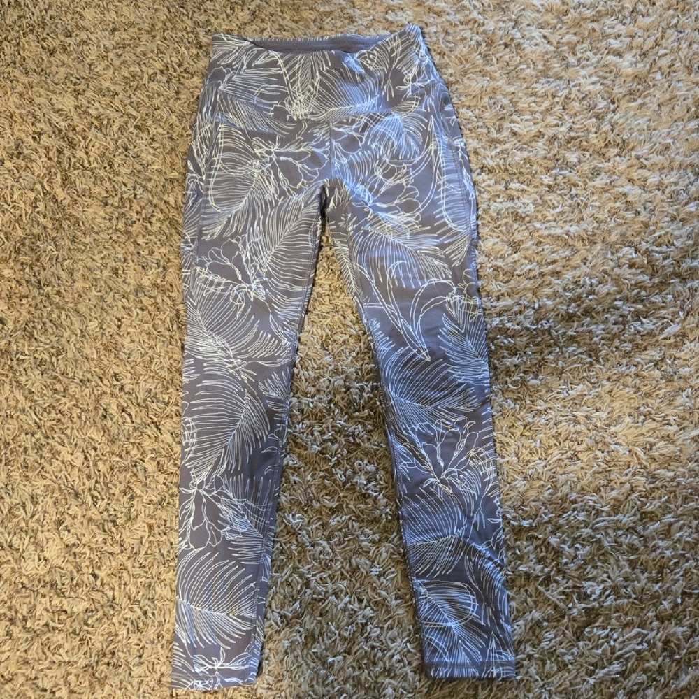 CALIA by Carrie Underwood Gray Leggings with White Leaf Print